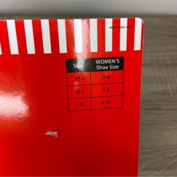 Hello Kitty White & Red Slipper NEW - Picture 5 of 7